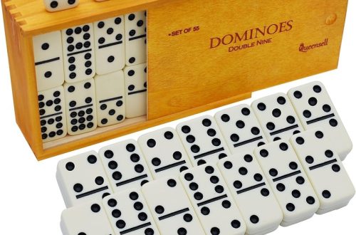 Dominoes set